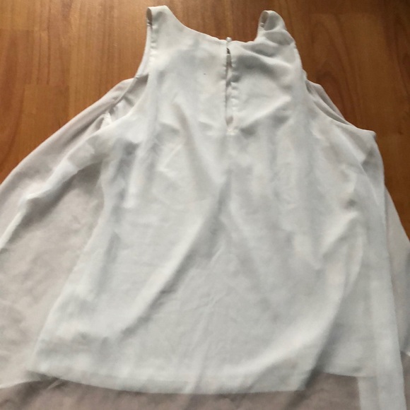 Women’s Flowy Summer Shirt - Picture 3 of 3